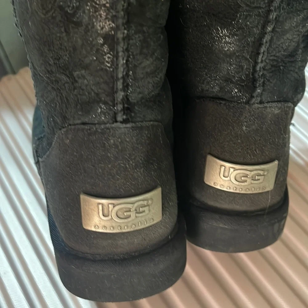 Women’s Ugg black metallic boots 8 - Picture 3 of 5